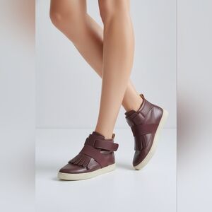 MOBS / TREAD MOC. Size 7.5. Burgundy/ Leather